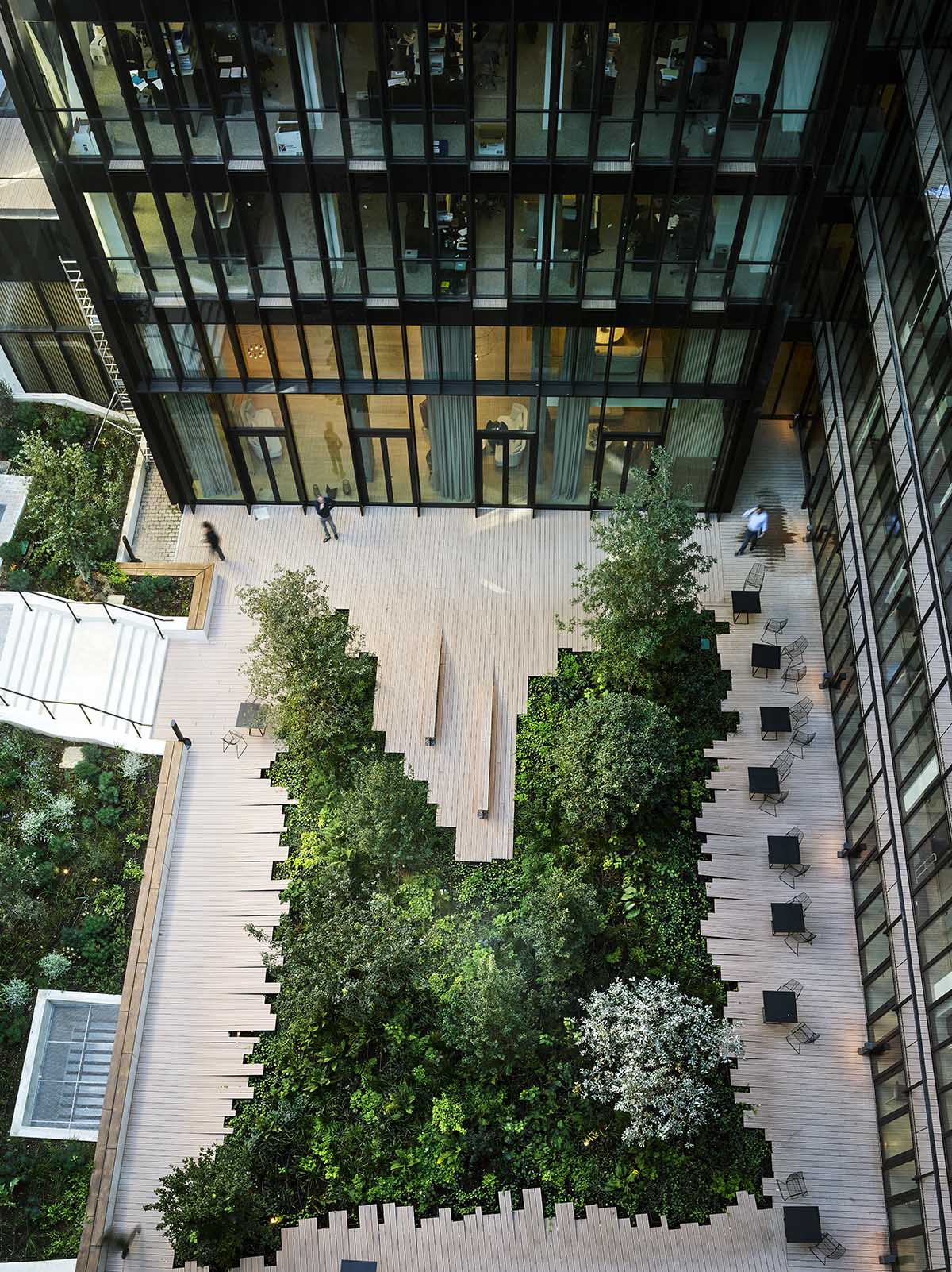 PCA-STREAM transforms former royal barracks into a business law building in Paris