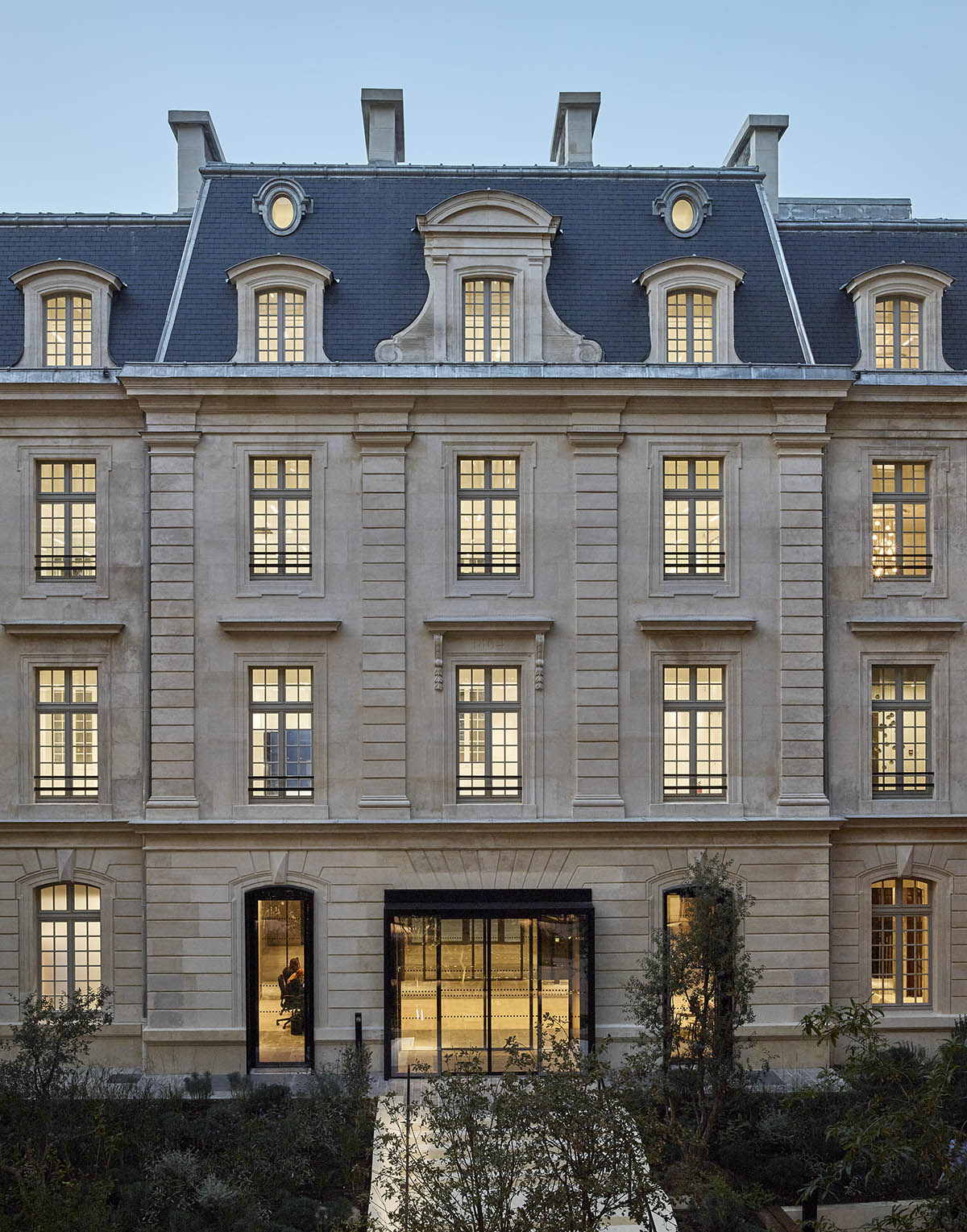 PCA-STREAM transforms former royal barracks into a business law building in Paris