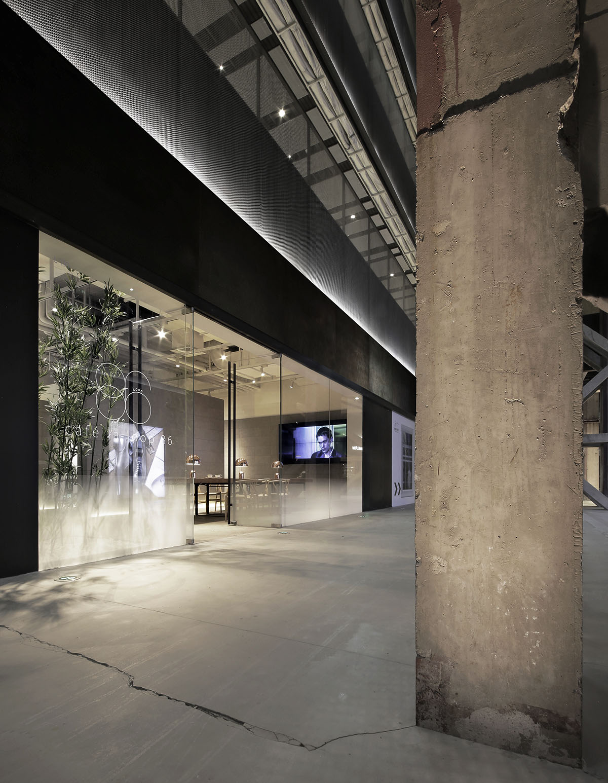 Jun Murata reveals its Cafe la Loop 86 & Gallery in Shanghai