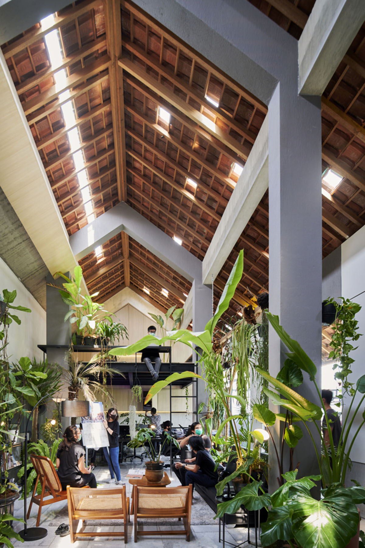 RAD+ar redesigns old vernacular building with tropical architecture as its main office in Jakarta