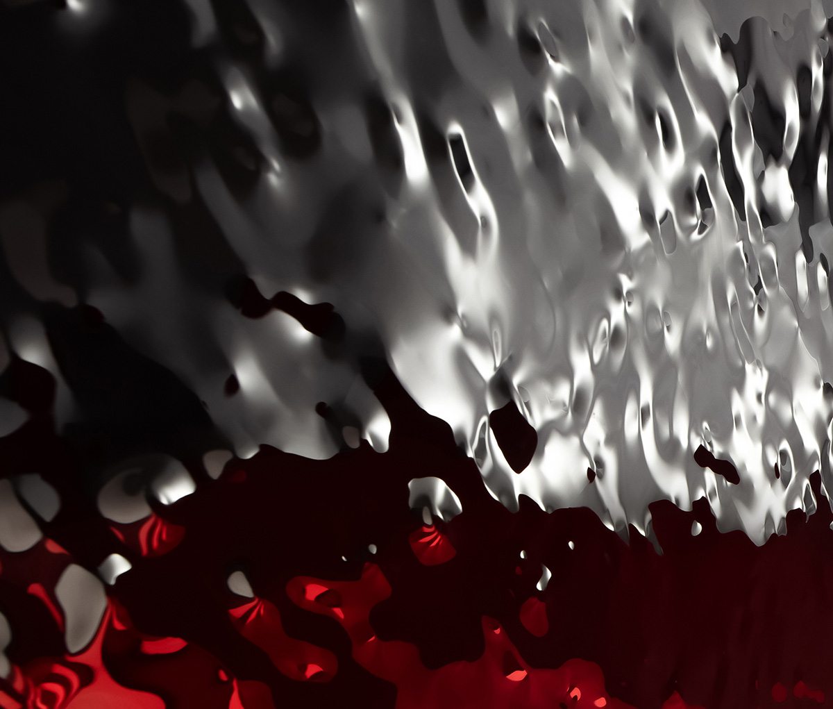 Grey and red colours combined with geometric shapes and shimmering ceiling for fashion store in China