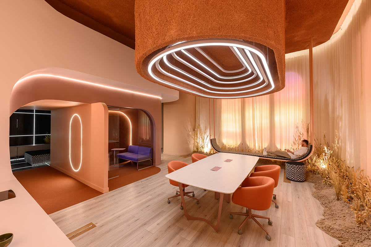 Estudio Ebras and Hause Möbel add orange hues and textures to home and office in Córdoba