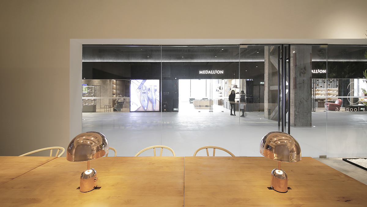 Jun Murata reveals its Cafe la Loop 86 & Gallery in Shanghai