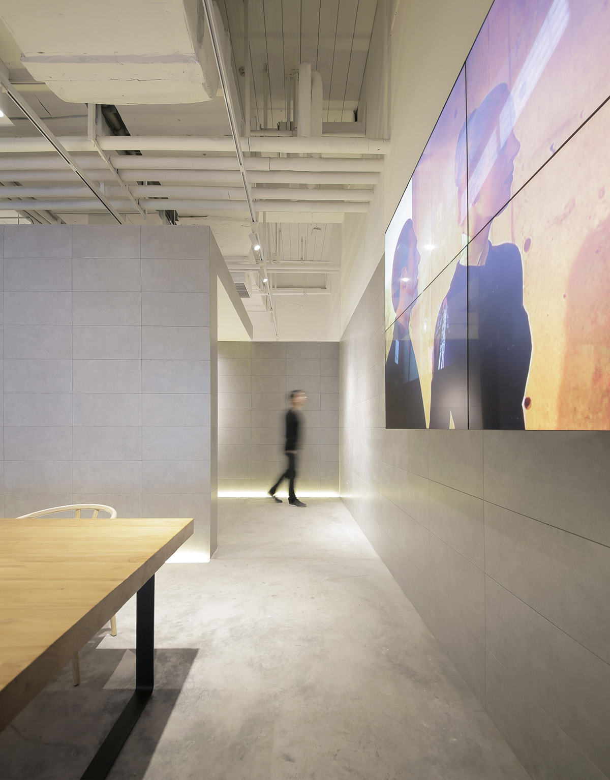 Jun Murata reveals its Cafe la Loop 86 & Gallery in Shanghai