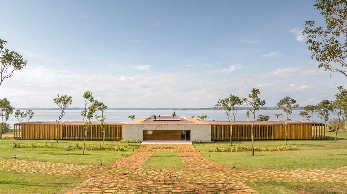 T-shaped weekend house by mf+arquitects is blended with its natural surroundings in São Paulo 