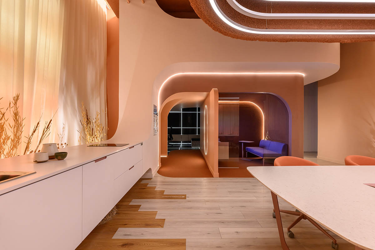 Estudio Ebras and Hause Möbel add orange hues and textures to home and office in Córdoba
