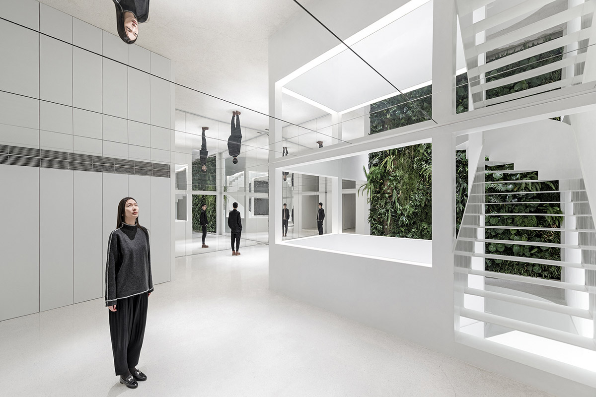 Archstudio transforms Beijing's old building into a multi-brand boutique with mirrored interior