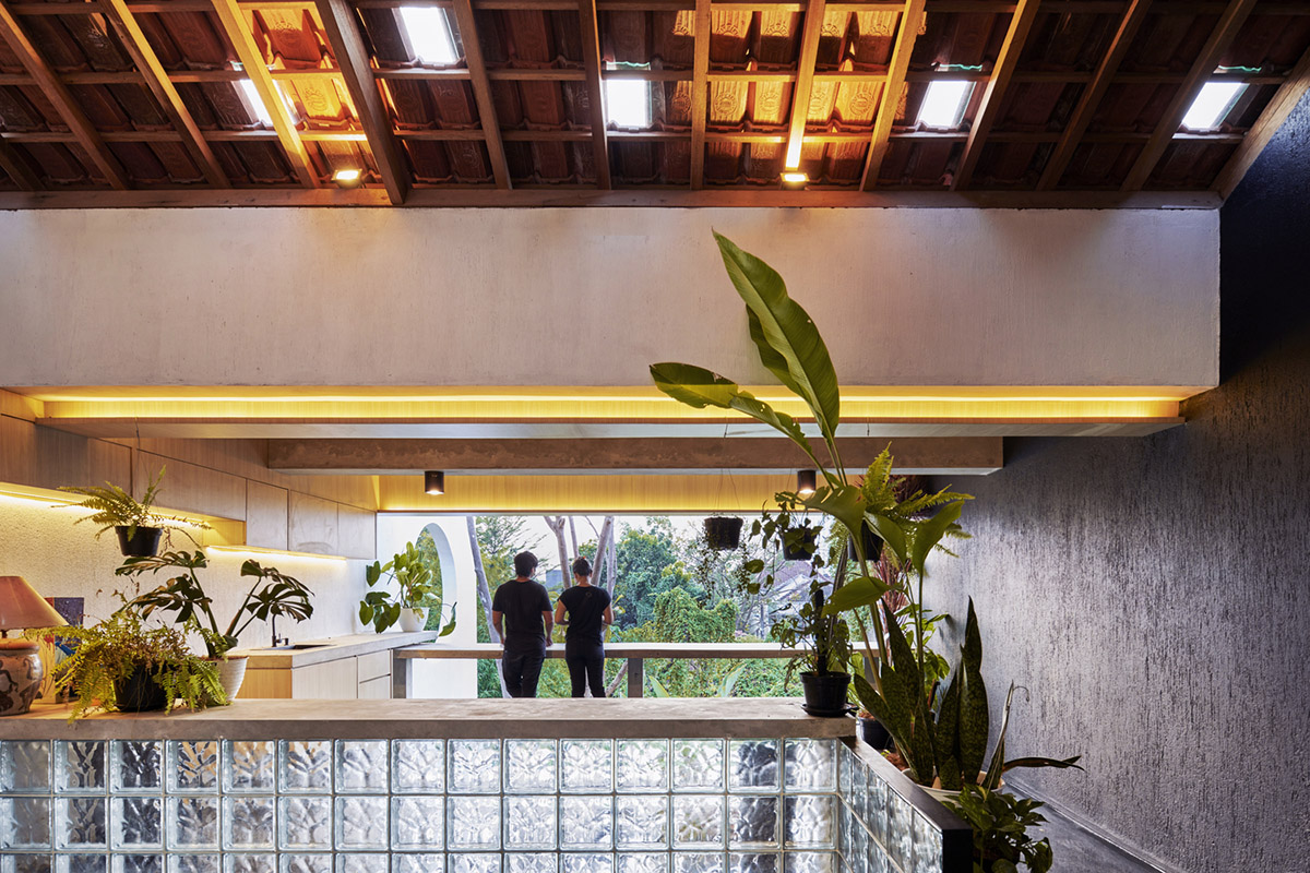 RAD+ar redesigns old vernacular building with tropical architecture as its main office in Jakarta