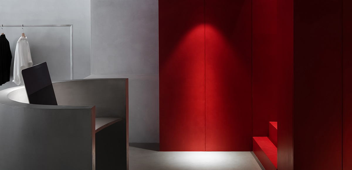 Grey and red colours combined with geometric shapes and shimmering ceiling for fashion store in China