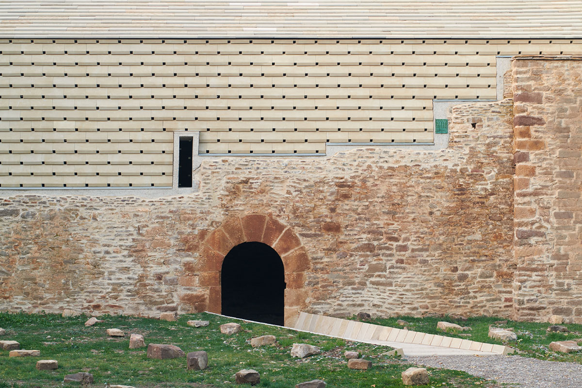 Sebastián Arquitectos SLP converts ancient hermitage into a resting space for pilgrims in Spain 