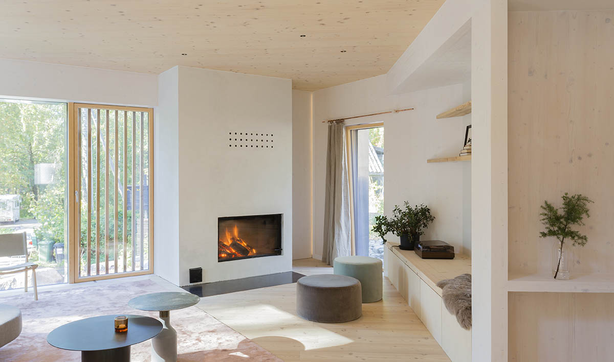 MK5 House features diverse windows and tortuous plan to frame changing views in a forest