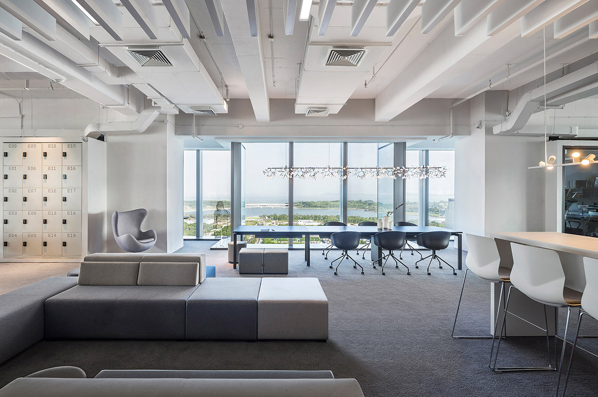 Peng & Partners Designed a Colorful Office that Seems like a Space Comes out of Mandrian's Painting