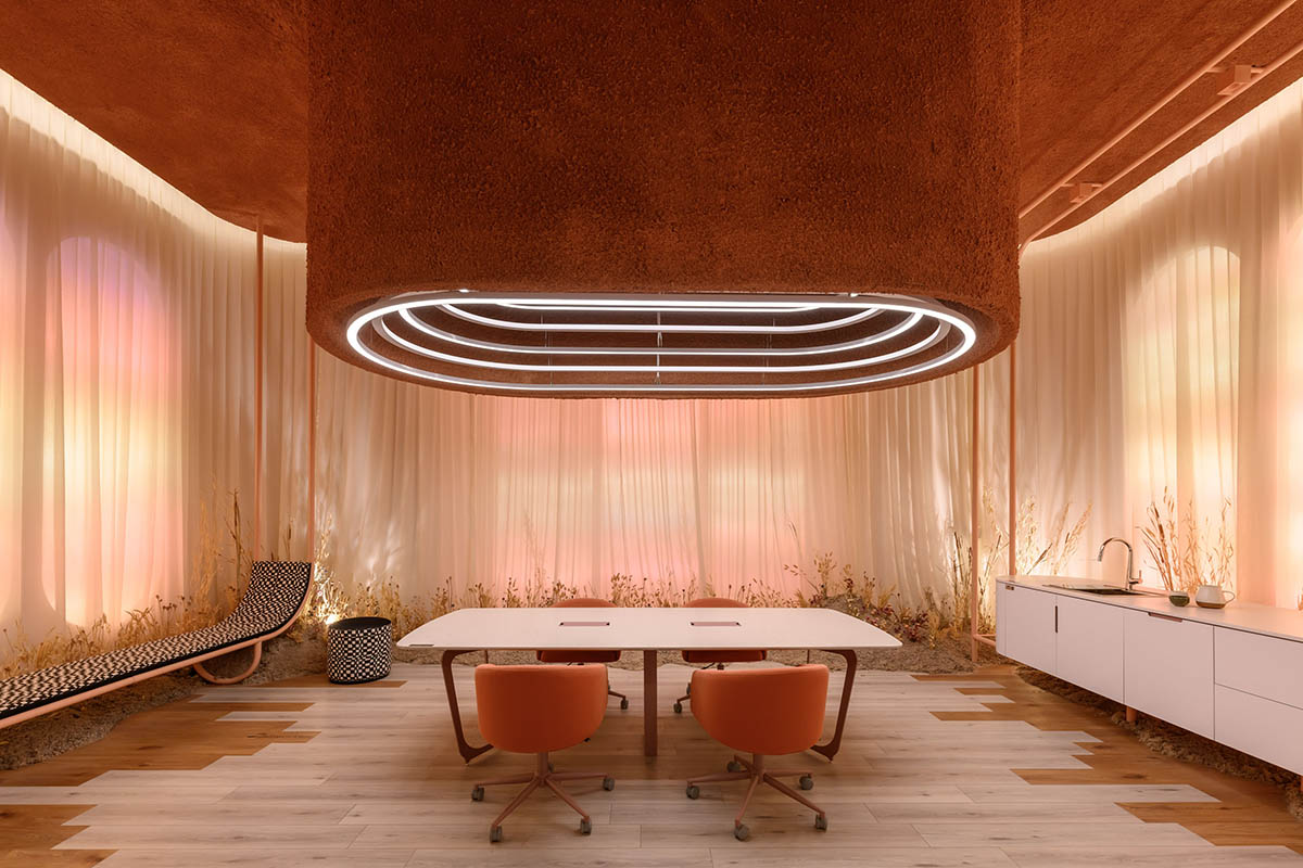 Estudio Ebras and Hause Möbel add orange hues and textures to home and office in Córdoba