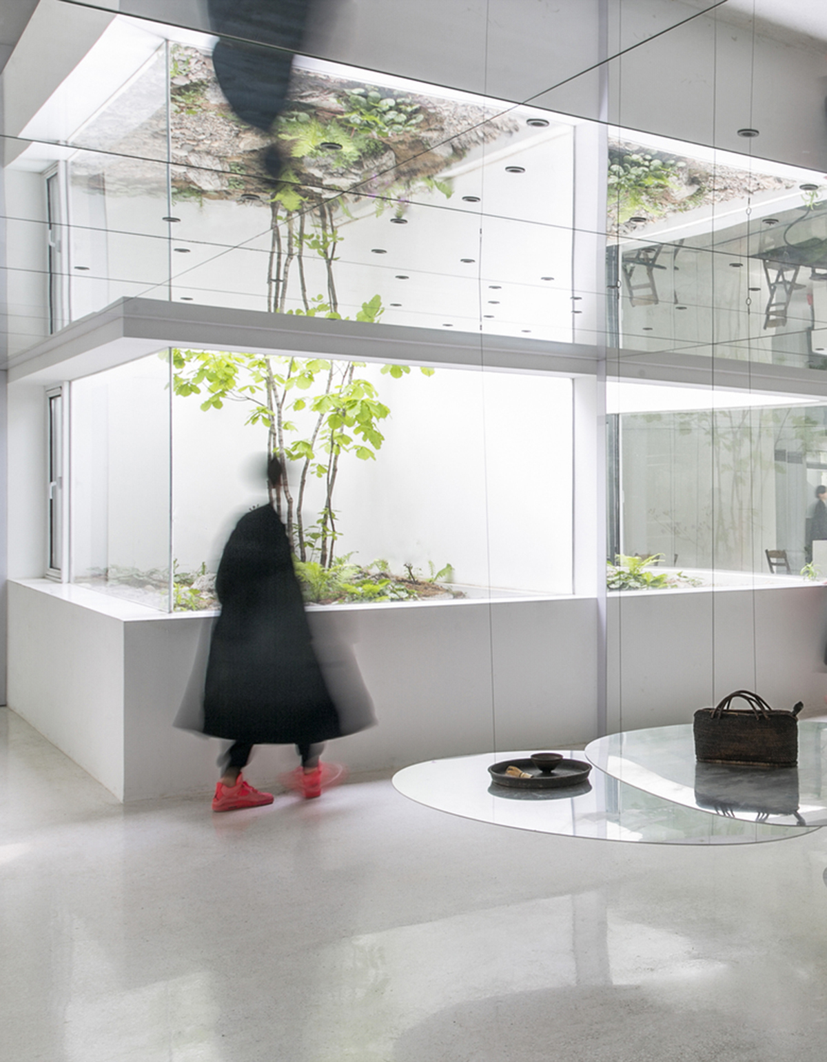 Archstudio transforms Beijing's old building into a multi-brand boutique with mirrored interior