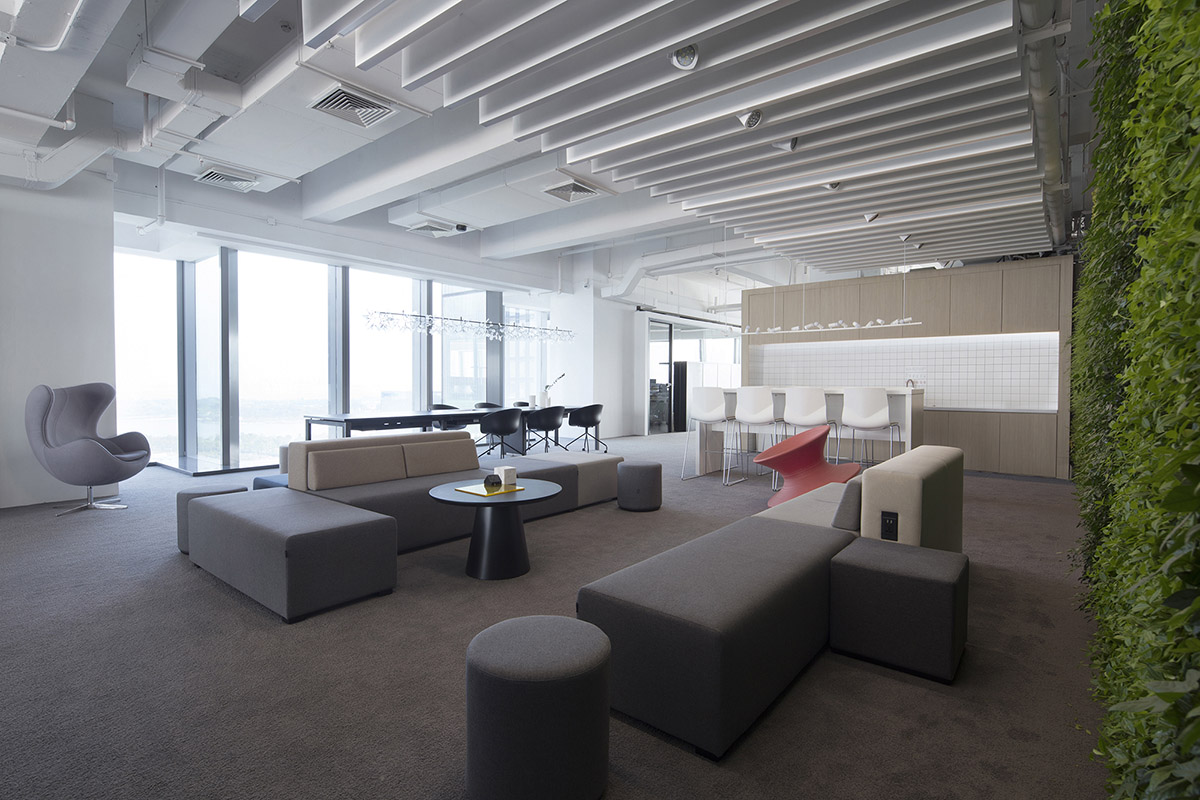 Peng & Partners Designed a Colorful Office that Seems like a Space Comes out of Mandrian's Painting