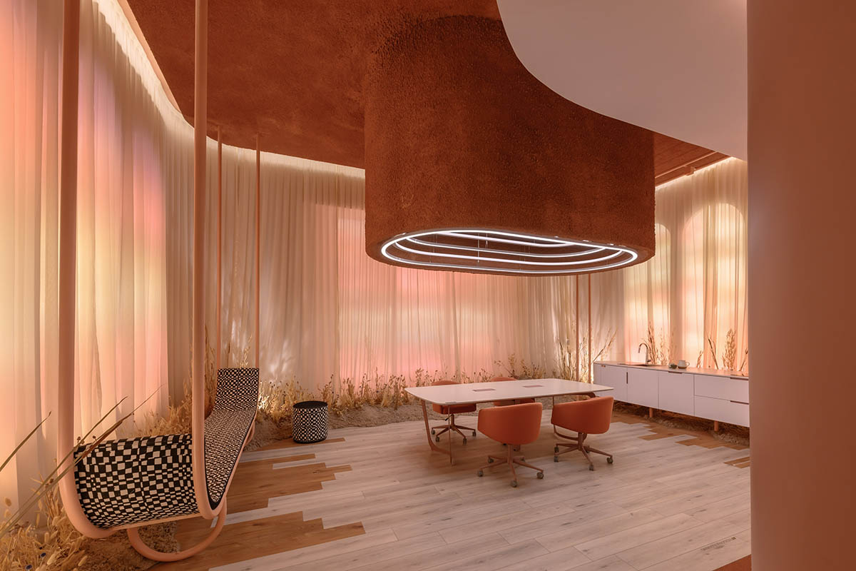 Estudio Ebras and Hause Möbel add orange hues and textures to home and office in Córdoba