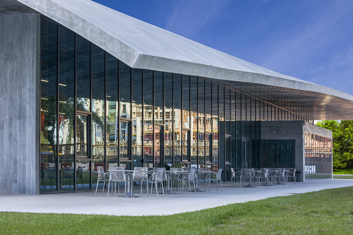 Arquitectonica designed curvy roof for design laboratory building at Miami School of Architecture
