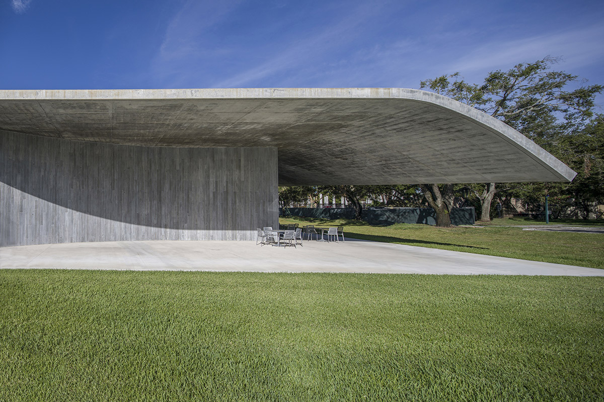 Arquitectonica designed curvy roof for design laboratory building at Miami School of Architecture
