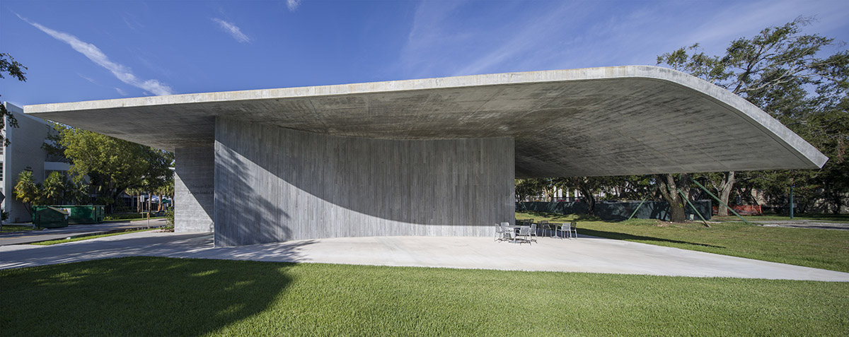 Arquitectonica designed curvy roof for design laboratory building at Miami School of Architecture