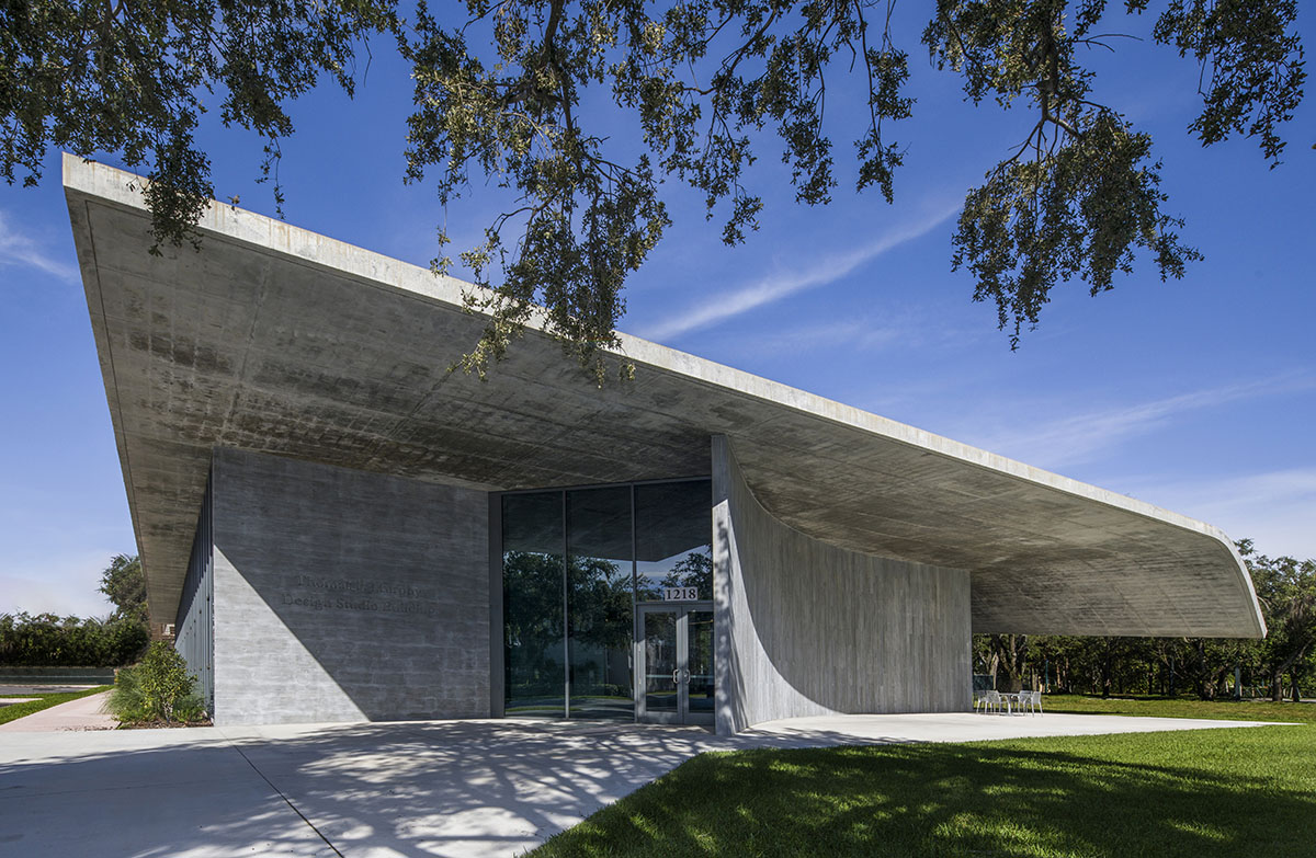 Arquitectonica designed curvy roof for design laboratory building at Miami School of Architecture