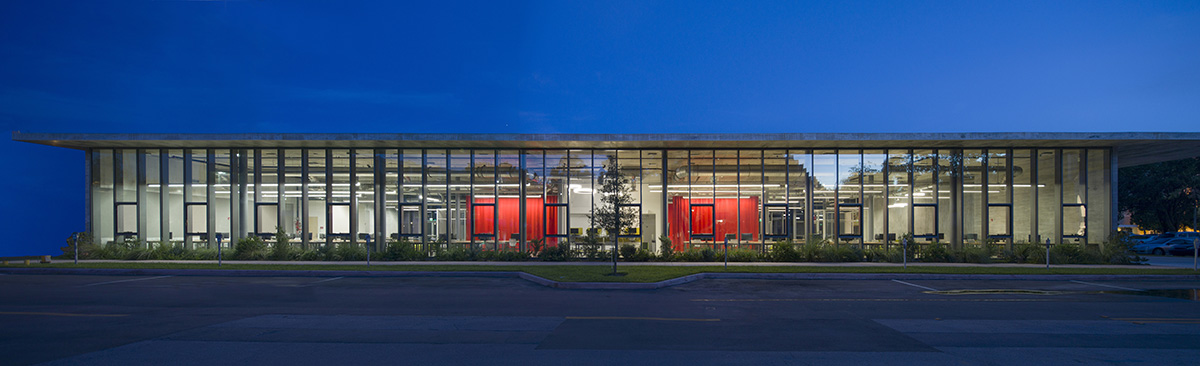 Arquitectonica designed curvy roof for design laboratory building at Miami School of Architecture