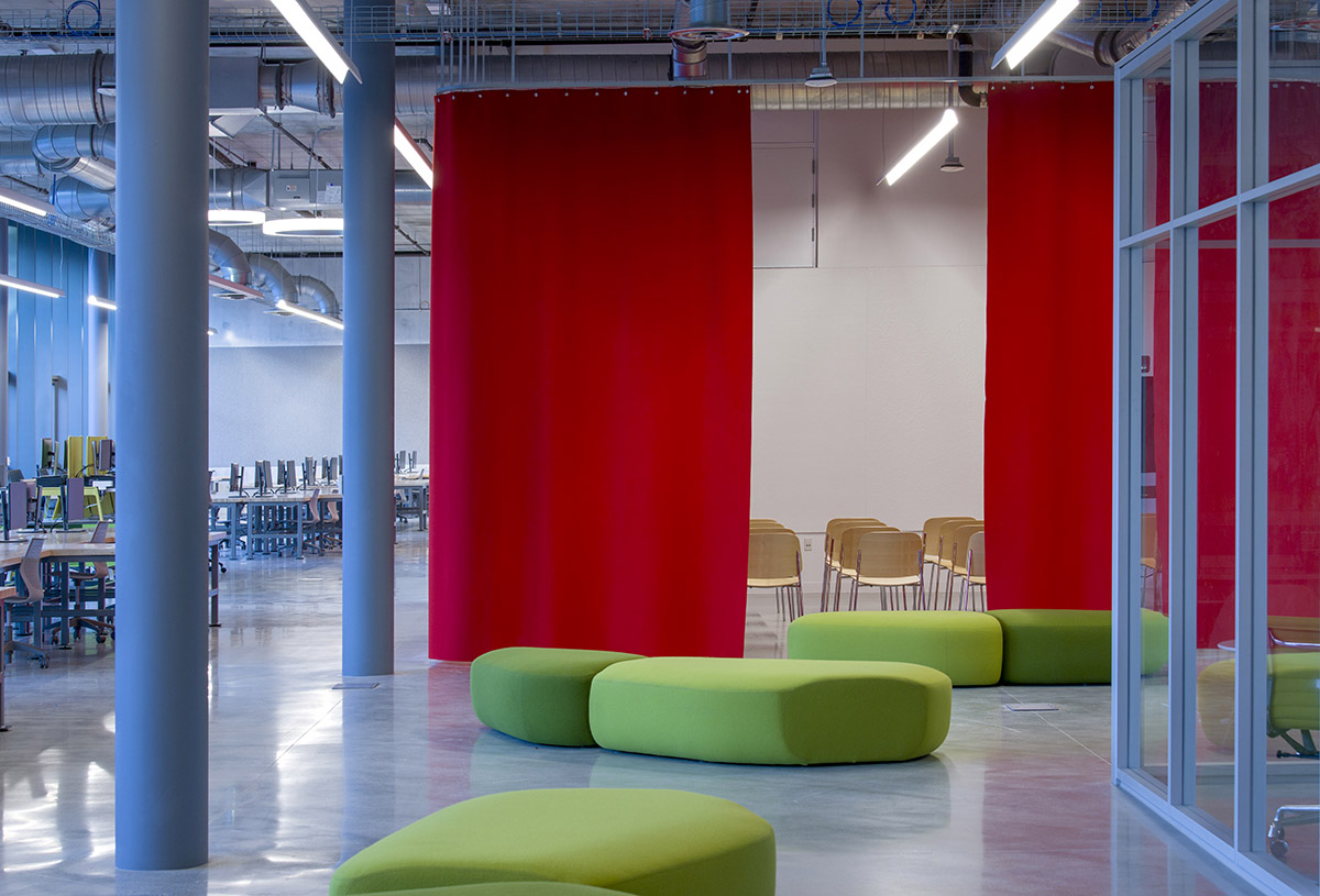 Arquitectonica designed curvy roof for design laboratory building at Miami School of Architecture