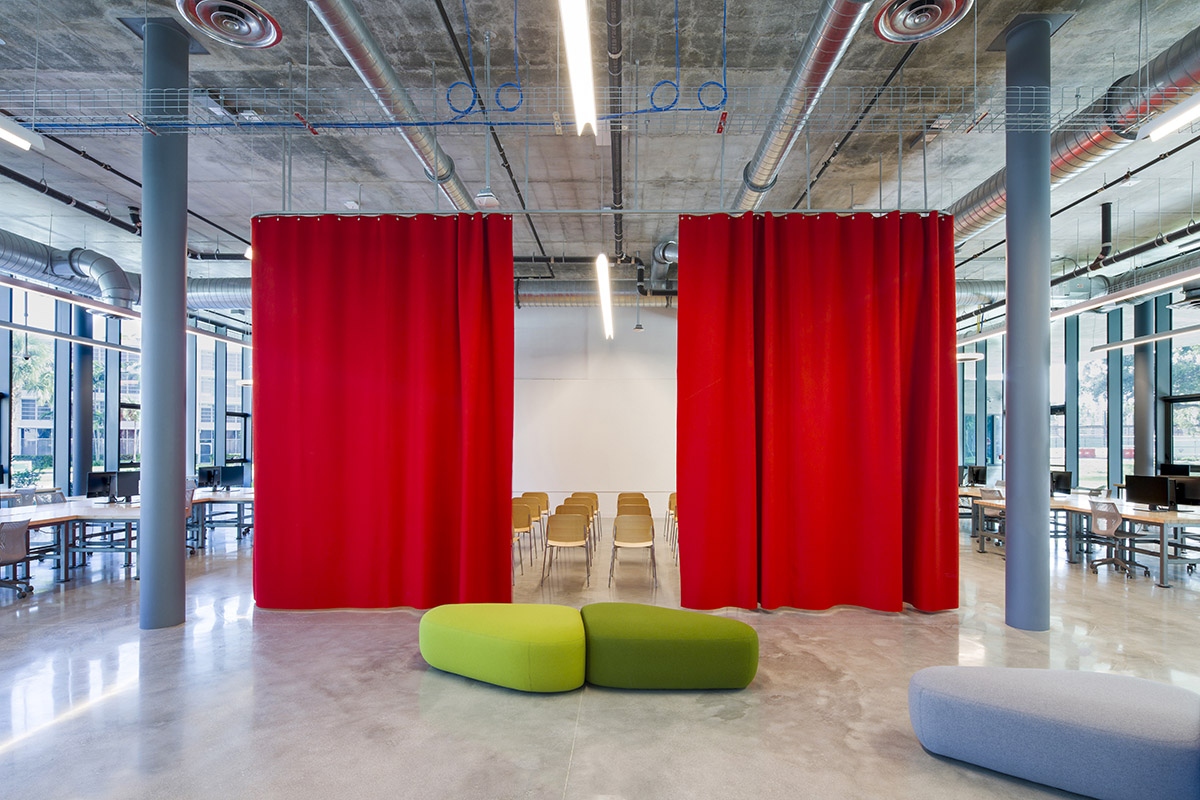 Arquitectonica designed curvy roof for design laboratory building at Miami School of Architecture