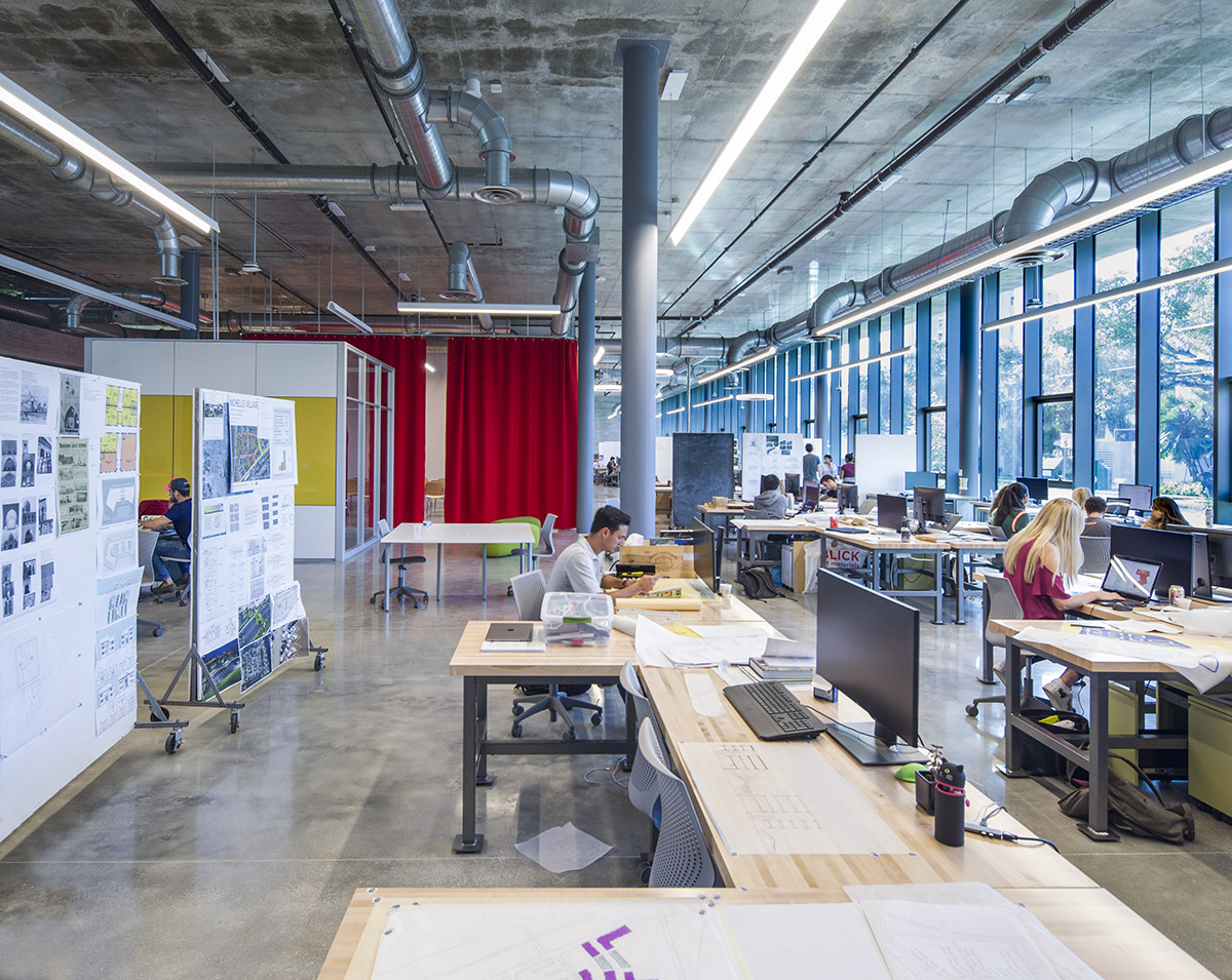 Arquitectonica designed curvy roof for design laboratory building at Miami School of Architecture