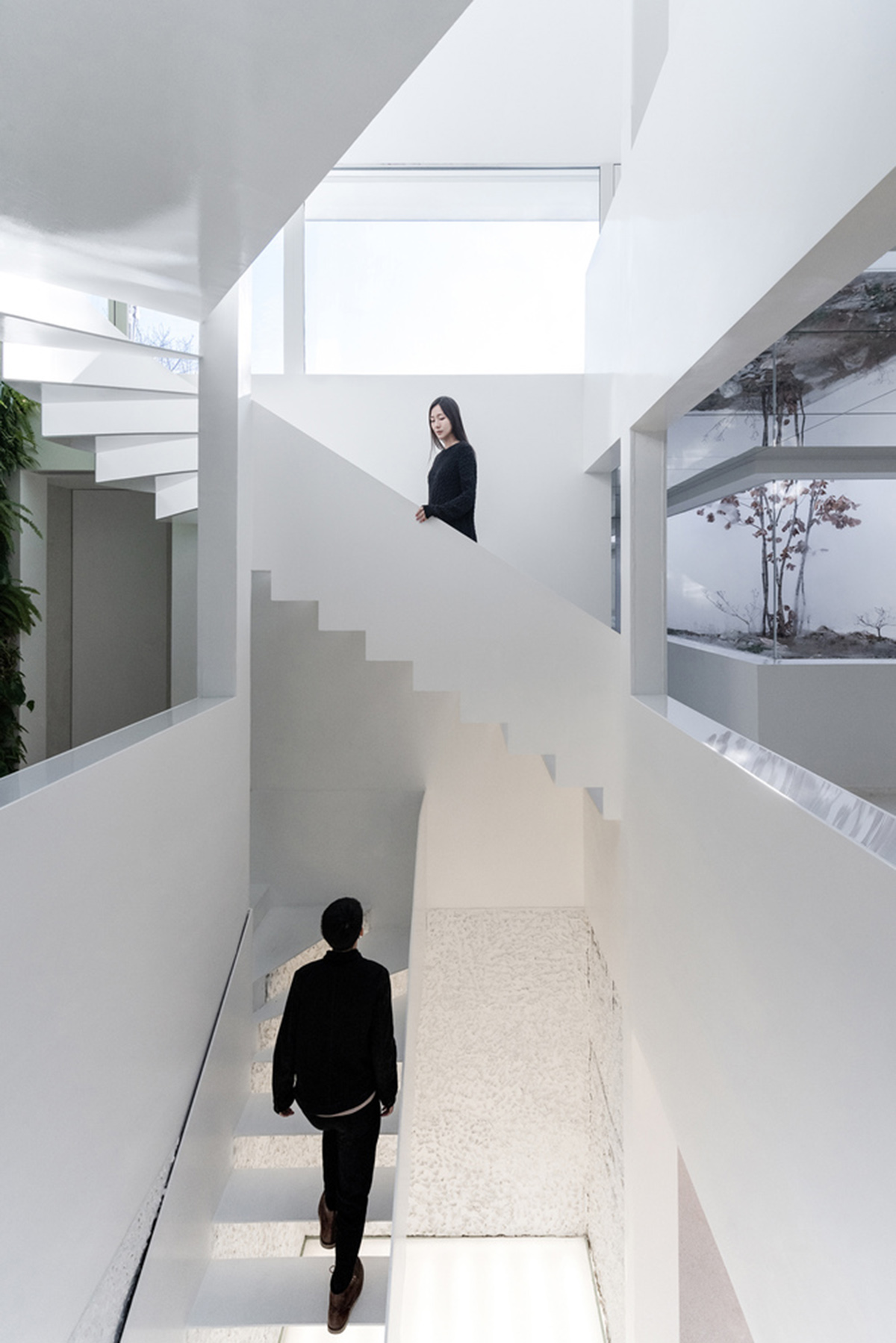 Archstudio transforms Beijing's old building into a multi-brand boutique with mirrored interior