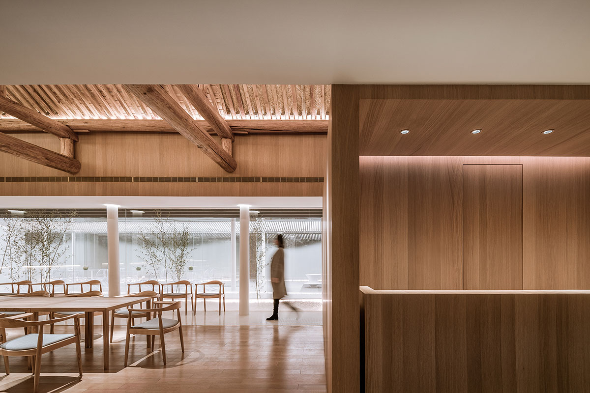 Archstudio converts Hutong's traditional commercial block into residences by 