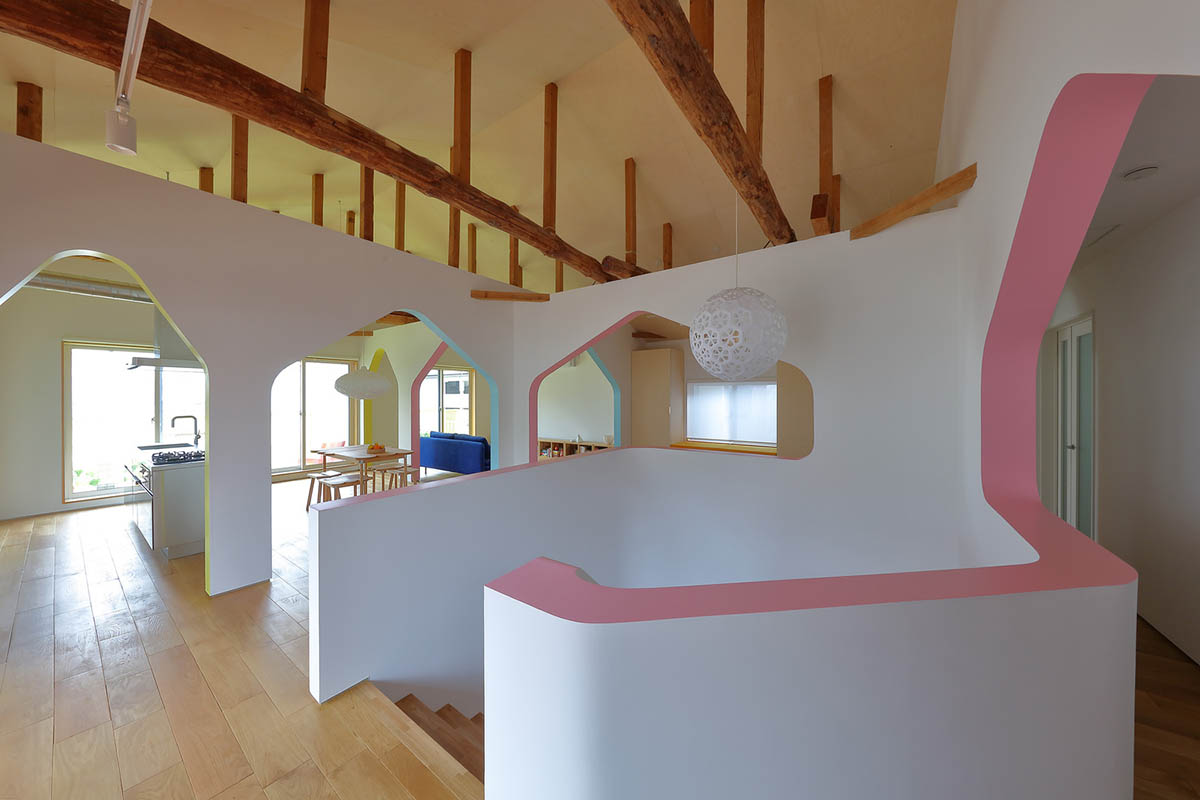 24d-studio renovates old Japanese house with structural colorful arches to create continuous space