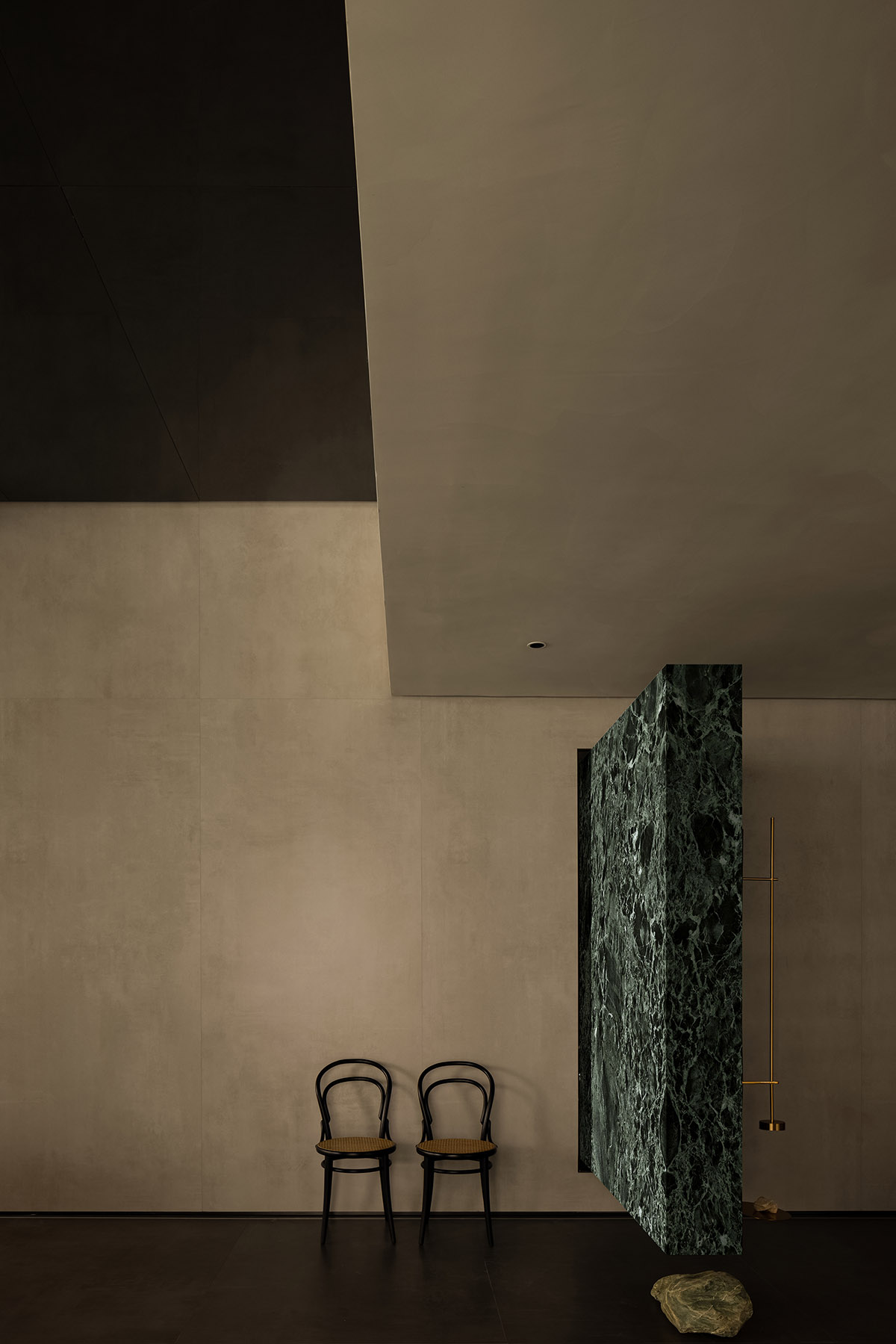 Curved walls and cave-like holes form I.T CERAMICHE Headquarters by Foshan Topway Design