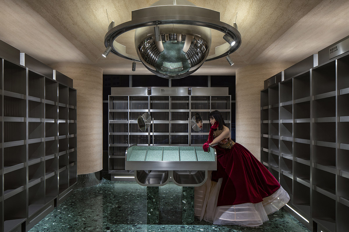 Silver gray tone and dark green retro elements form Haydon Zhengzhou by SALONE DEL SALON