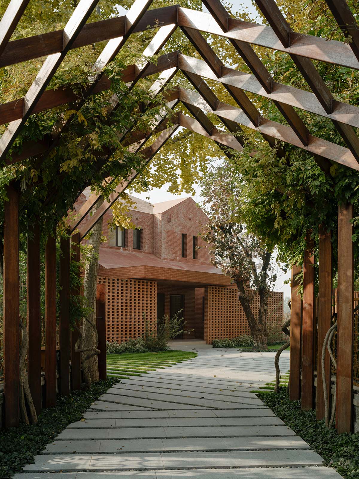 KiKi ARCHi completes Anna Garden Residences with red brick in Beijing