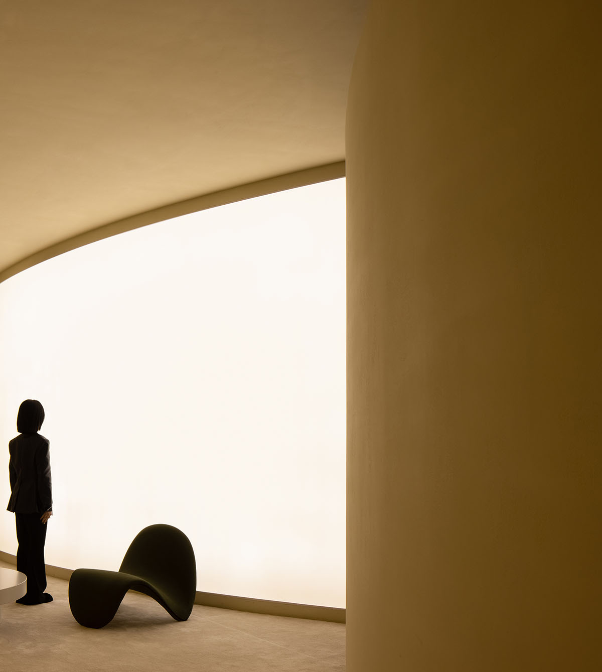 AD ARCHITECTURE designs store with light yellow curved walls that create comfort and softness 