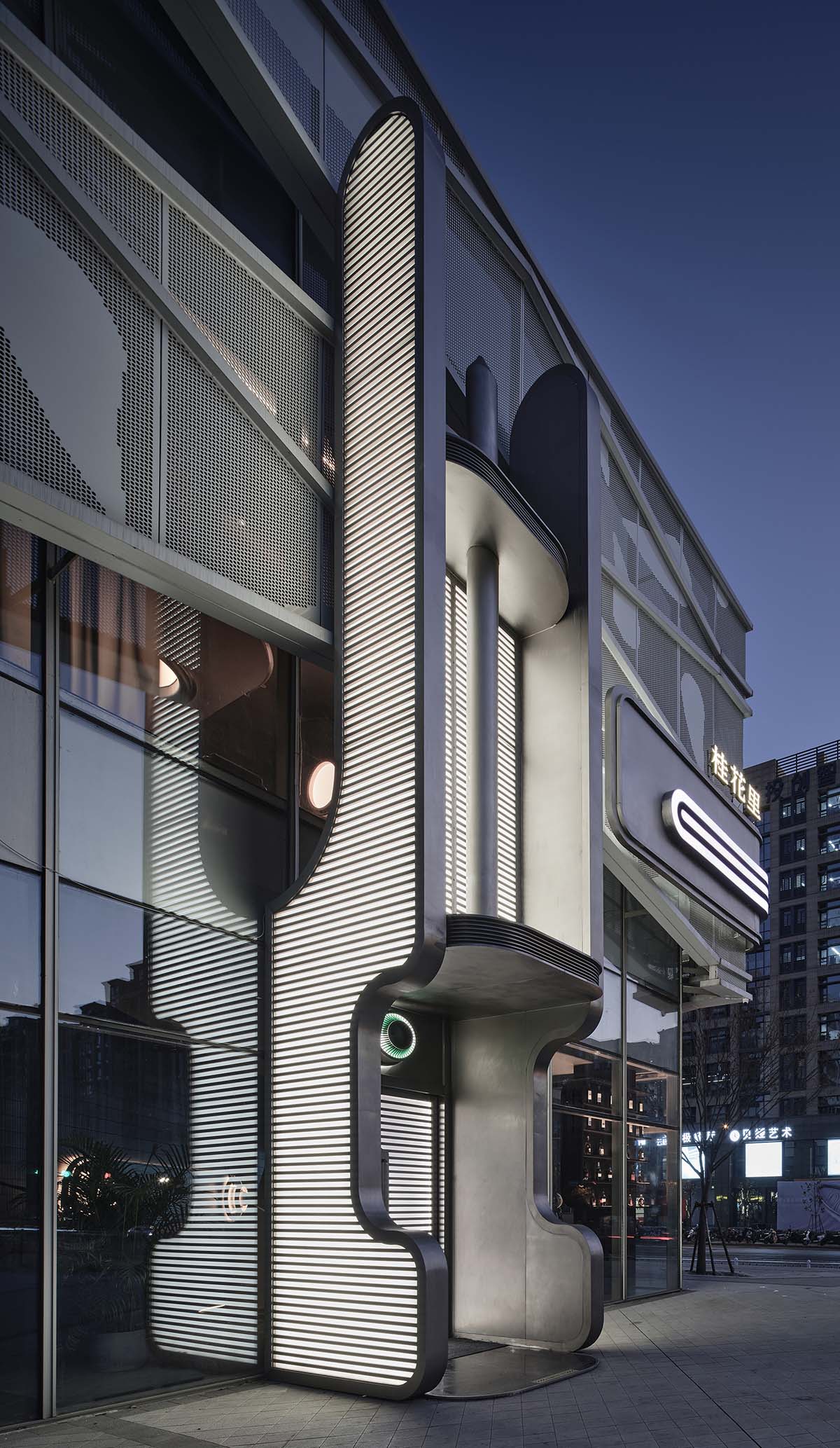 PIG Design sculpts restaurant building with diamond-shaped lines and retro effect in China