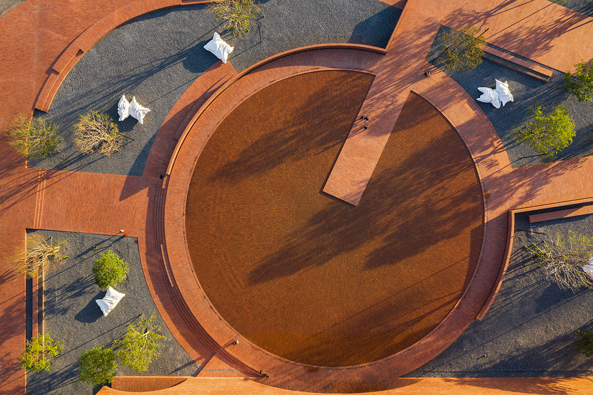 DOMANI completes TIC Art Center with red ceramic brick in Foshan 
