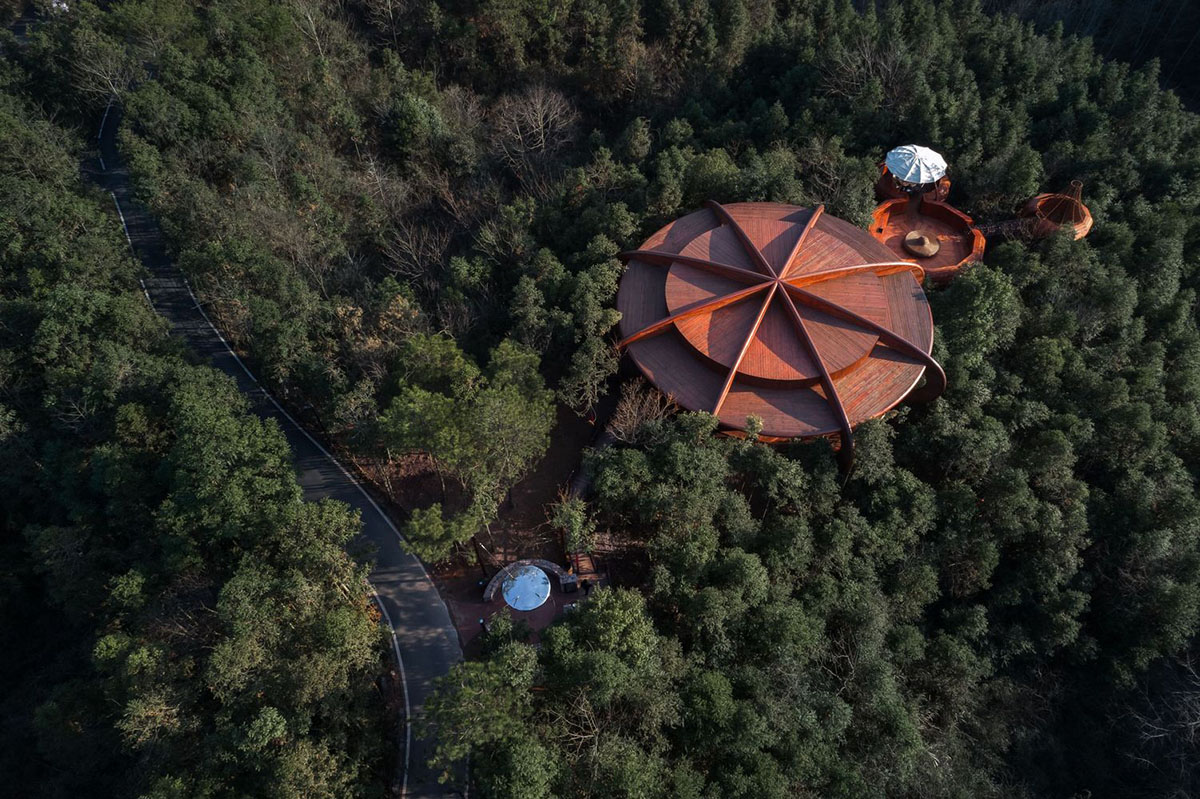 Atelier Design Continuum's ufo-themed holiday villa landed on the lush forest in Huangshan City