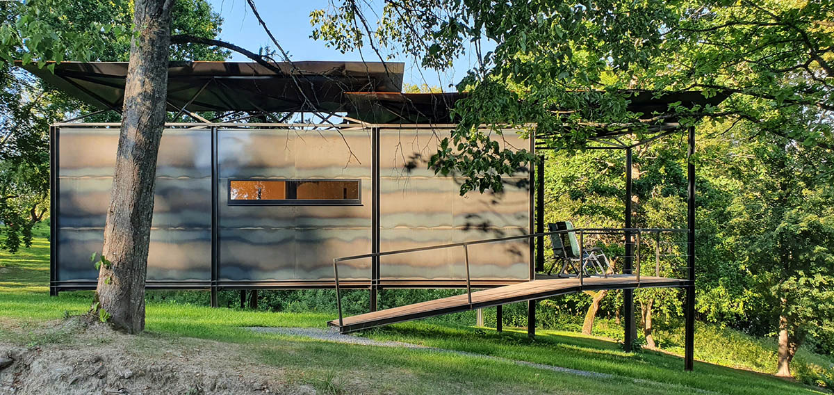 ŠA atelier designs linear black metal cabin to frame the view on natural terrain of Lithuania