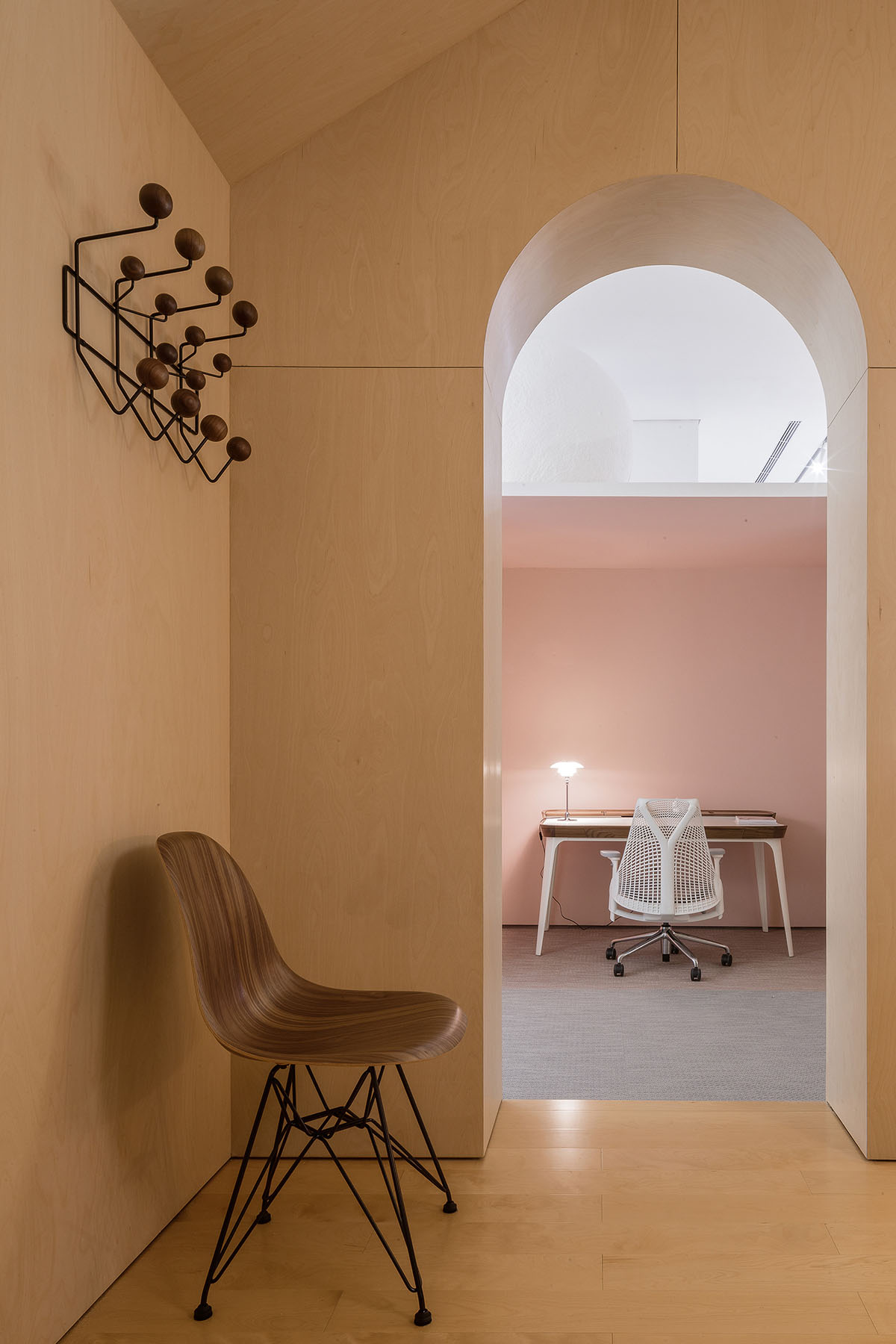 Peng & Partners designs showroom with continuous arches and themed spaces in Guangzhou