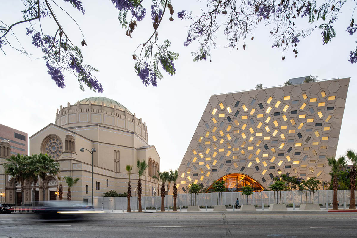OMA completes Audrey Irmas Pavilion with trapezoidal form that respects its surrounding in California