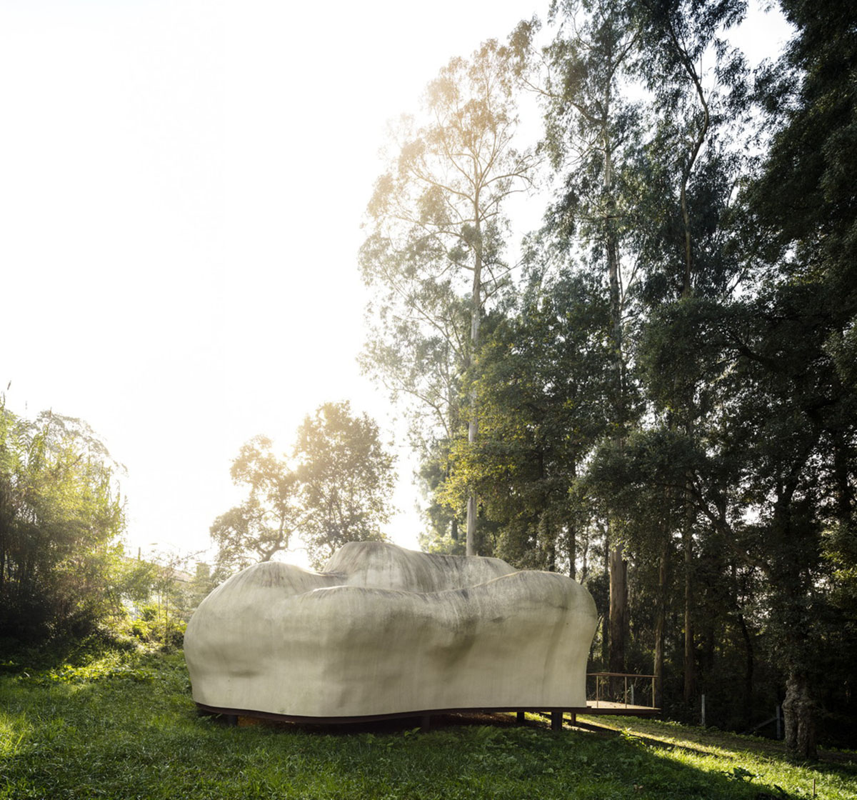 Super small cave-like art gallery by FCC Arquitectura built on lush green in Portugal