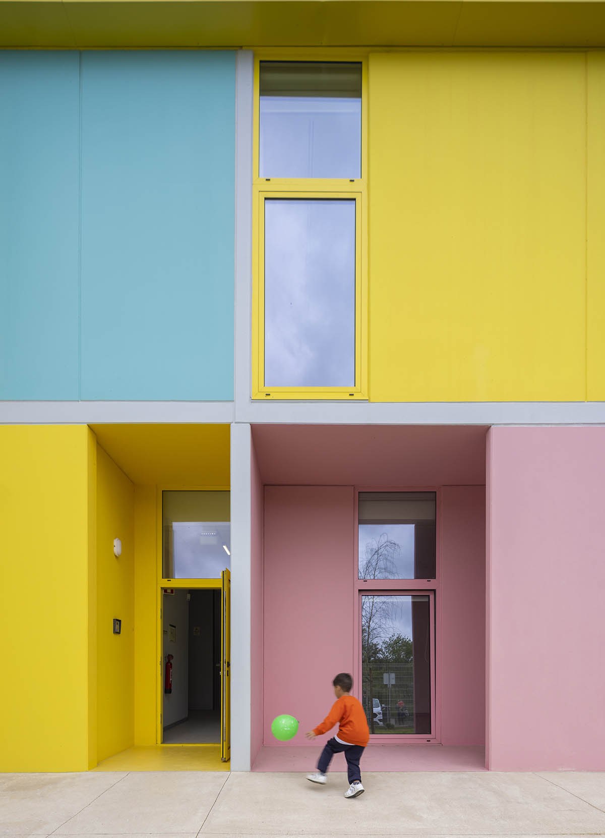 Summary built four modular kindergartens featuring colourful fa&ccedil;ades in Lisbon
