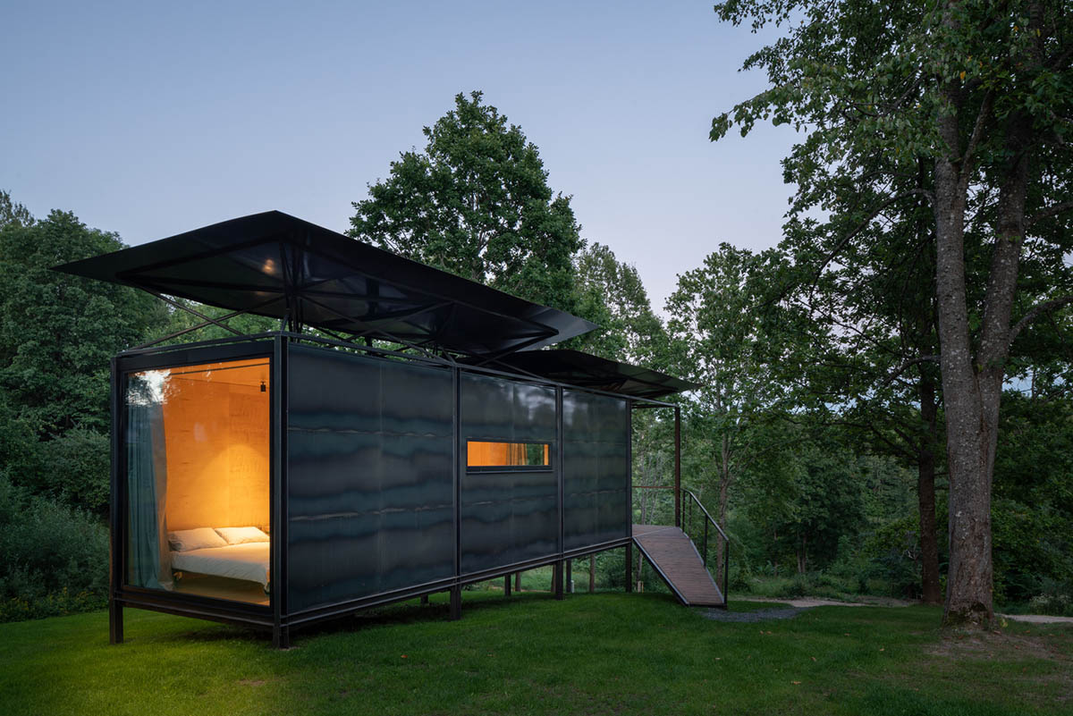ŠA atelier designs linear black metal cabin to frame the view on natural terrain of Lithuania