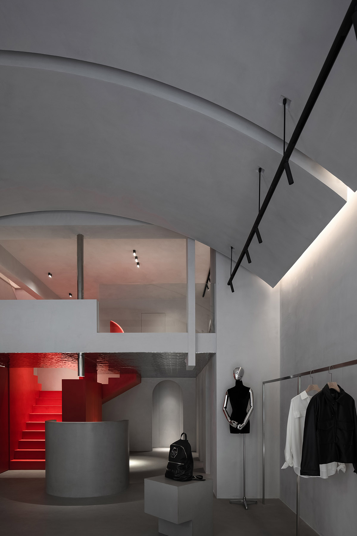 Grey and red colours combined with geometric shapes and shimmering ceiling for fashion store in China