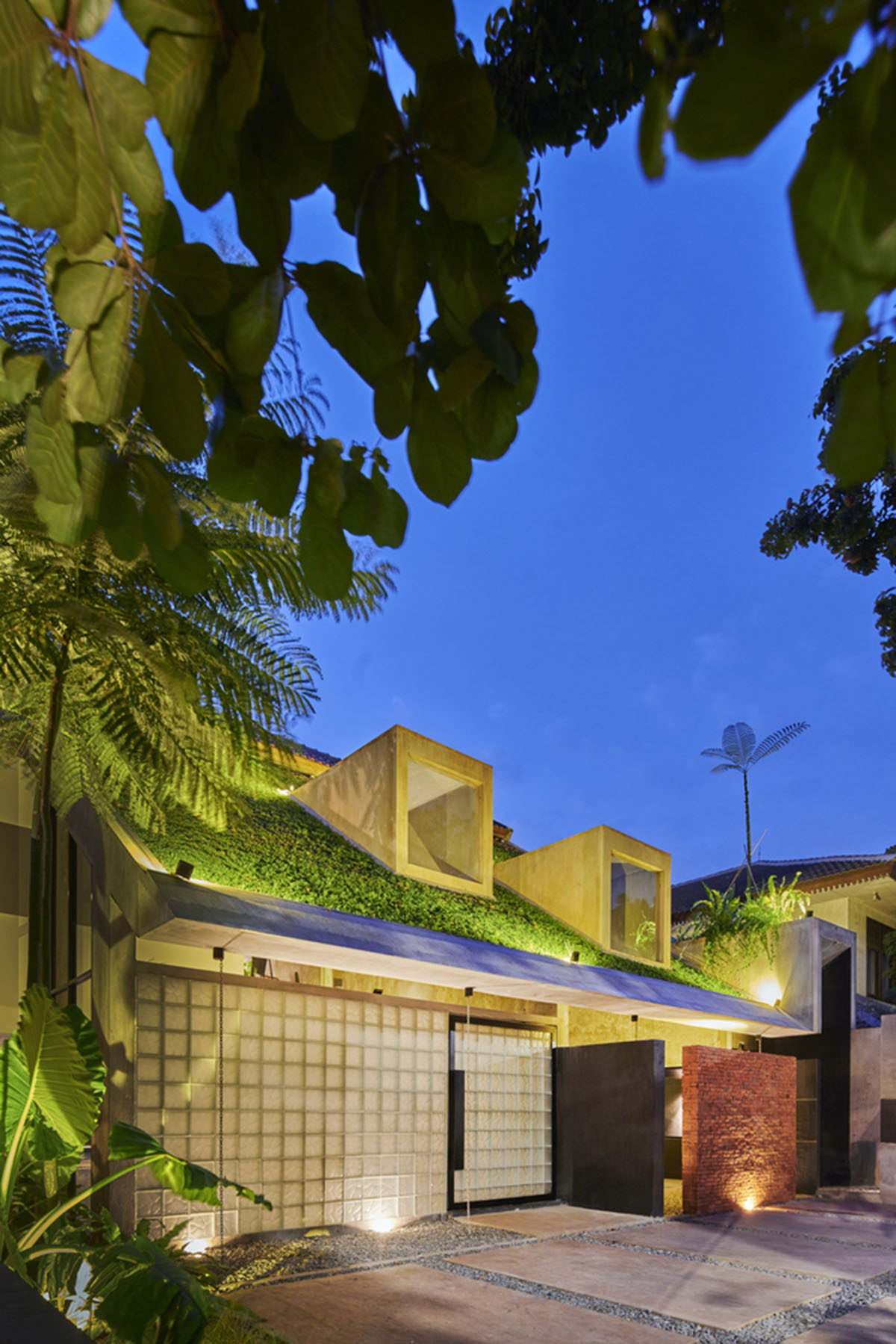 RAD+ar redesigns old vernacular building with tropical architecture as its main office in Jakarta