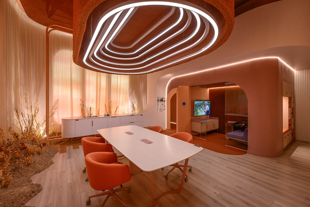 Estudio Ebras and Hause Möbel add orange hues and textures to home and office in Córdoba
