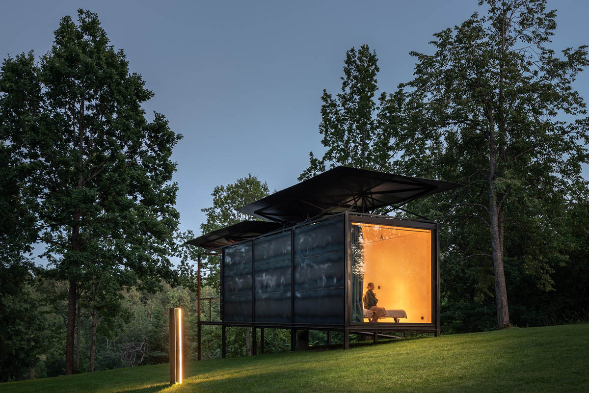 ŠA atelier designs linear black metal cabin to frame the view on natural terrain of Lithuania