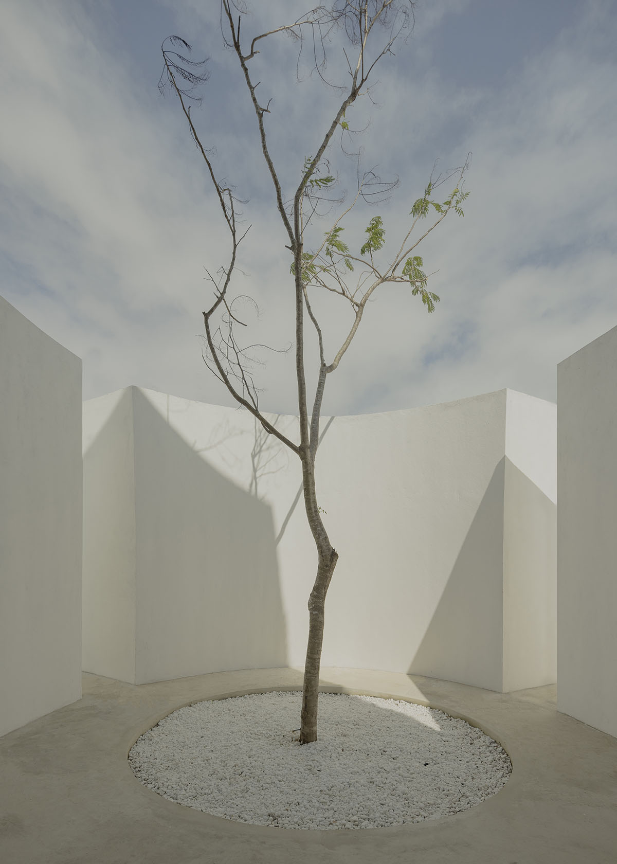 Atelier Matteo Arnone adds spacious brick tower to holiday home in Brazilian forest