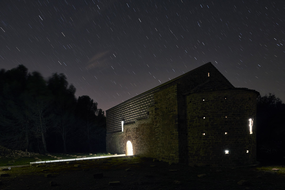 Sebastián Arquitectos SLP converts ancient hermitage into a resting space for pilgrims in Spain 